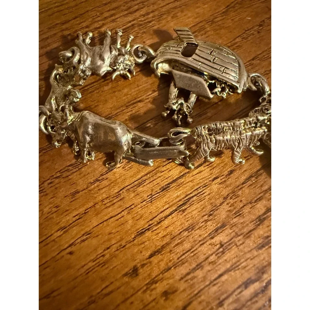 Vintage Noahs Ark Animal Link Bracelet Gold Tone Elephant Giraffe Religious